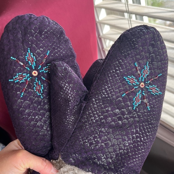 Purple Mittens with Fur Lining and Beading design. - Picture 10 of 10